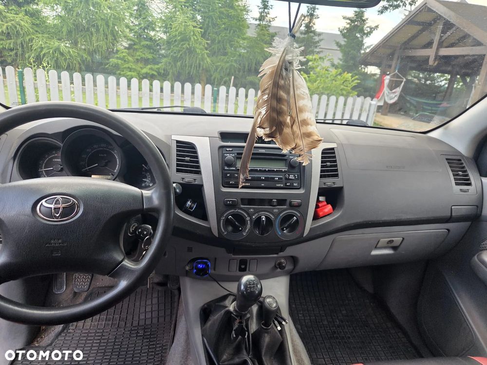 Toyota Hilux 2.5 D-4D DLX - 10