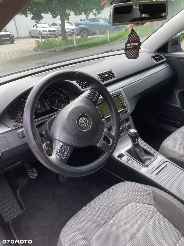 Volkswagen Passat 1.6 TDI BlueMotion - 10