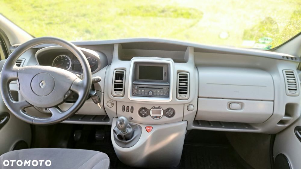 Renault Trafic Grand Passenger Black Edition - 19