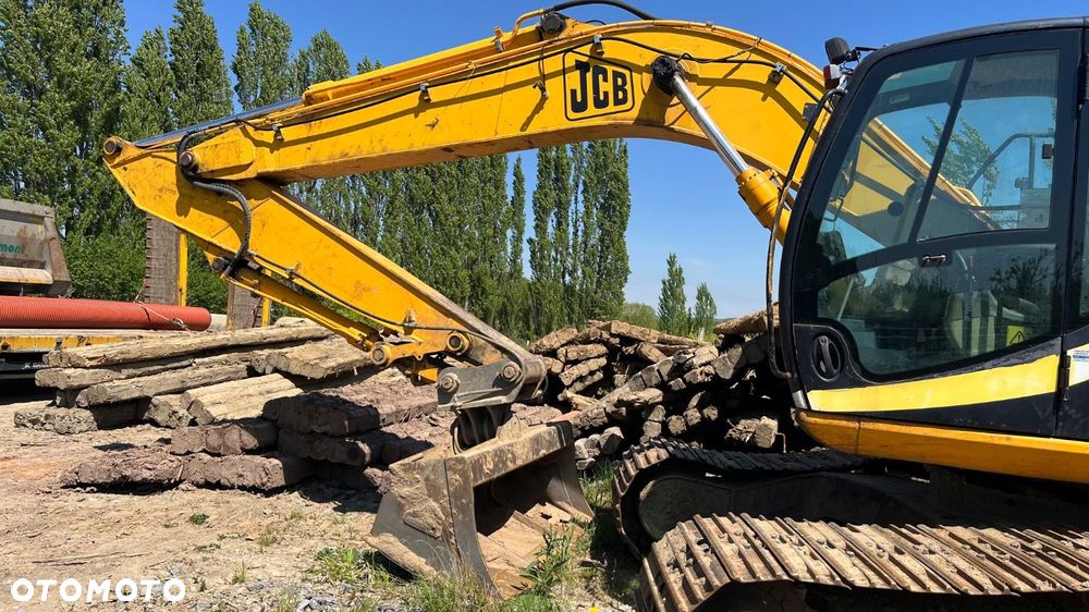 JCB Js 220 - 29