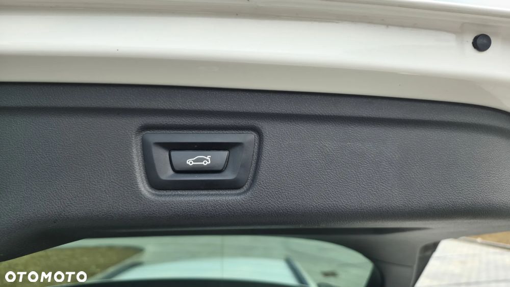 BMW Seria 3 320i Edition M Sport Shadow - 22