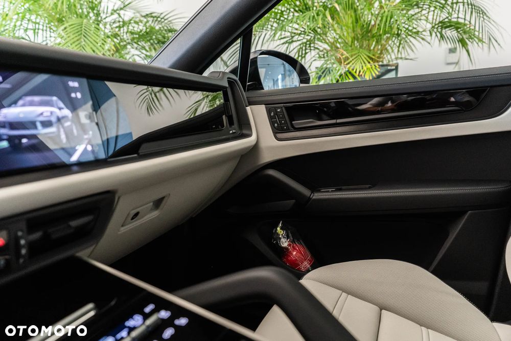 Porsche Cayenne E-Hybrid PHEV Black Edition - 23