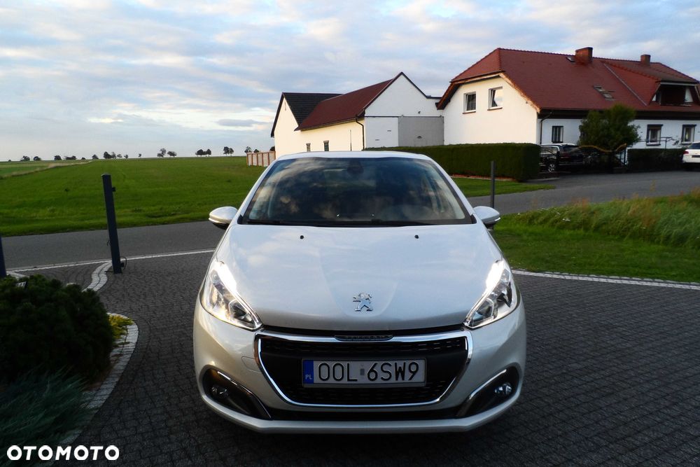 Peugeot 208 - 1