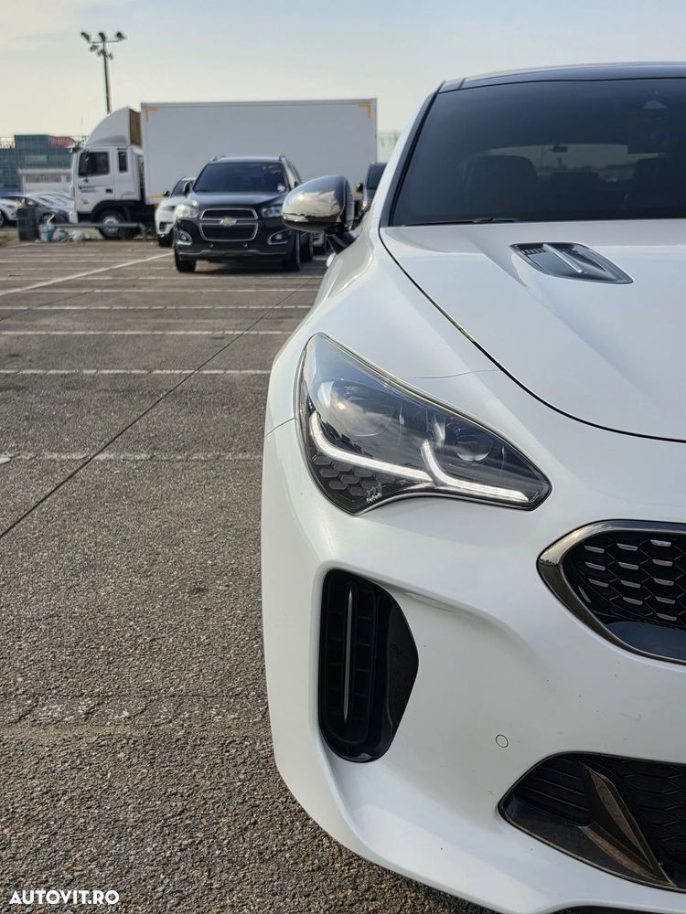 Kia Stinger - 8