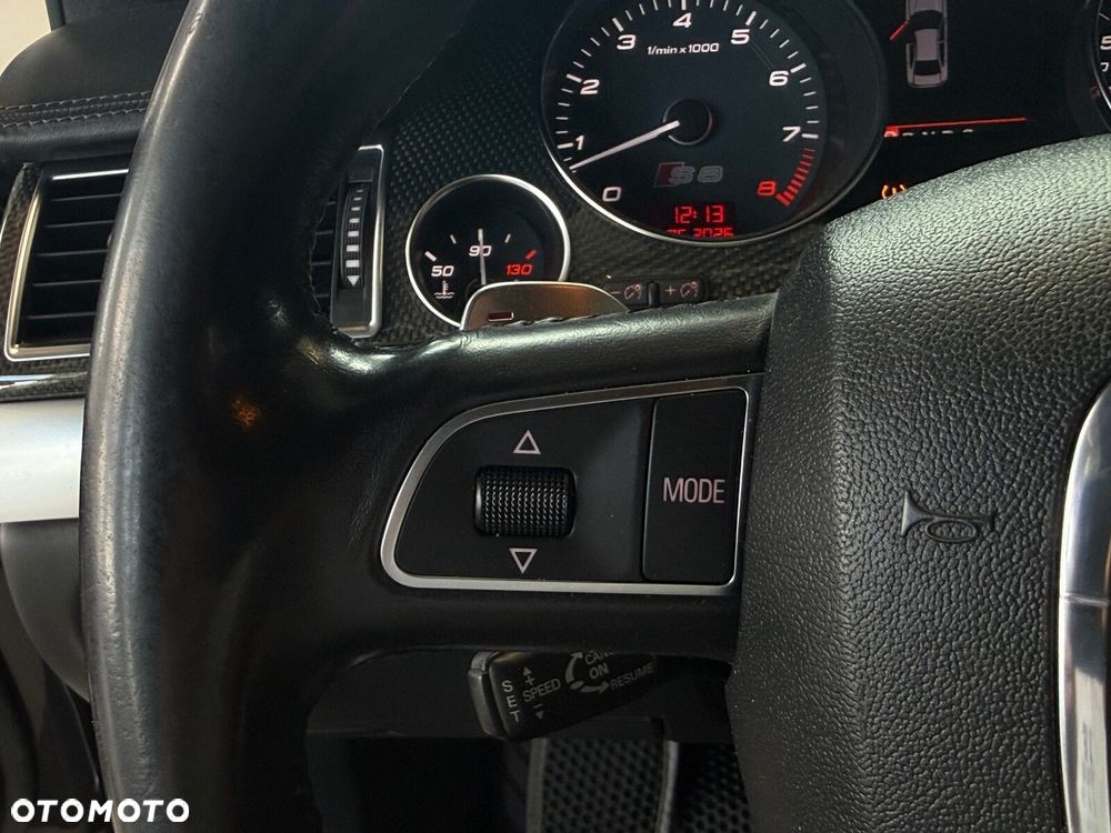 Audi S8 - 37