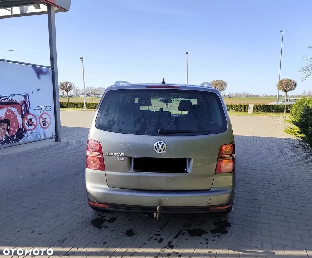 Volkswagen Touran - 4