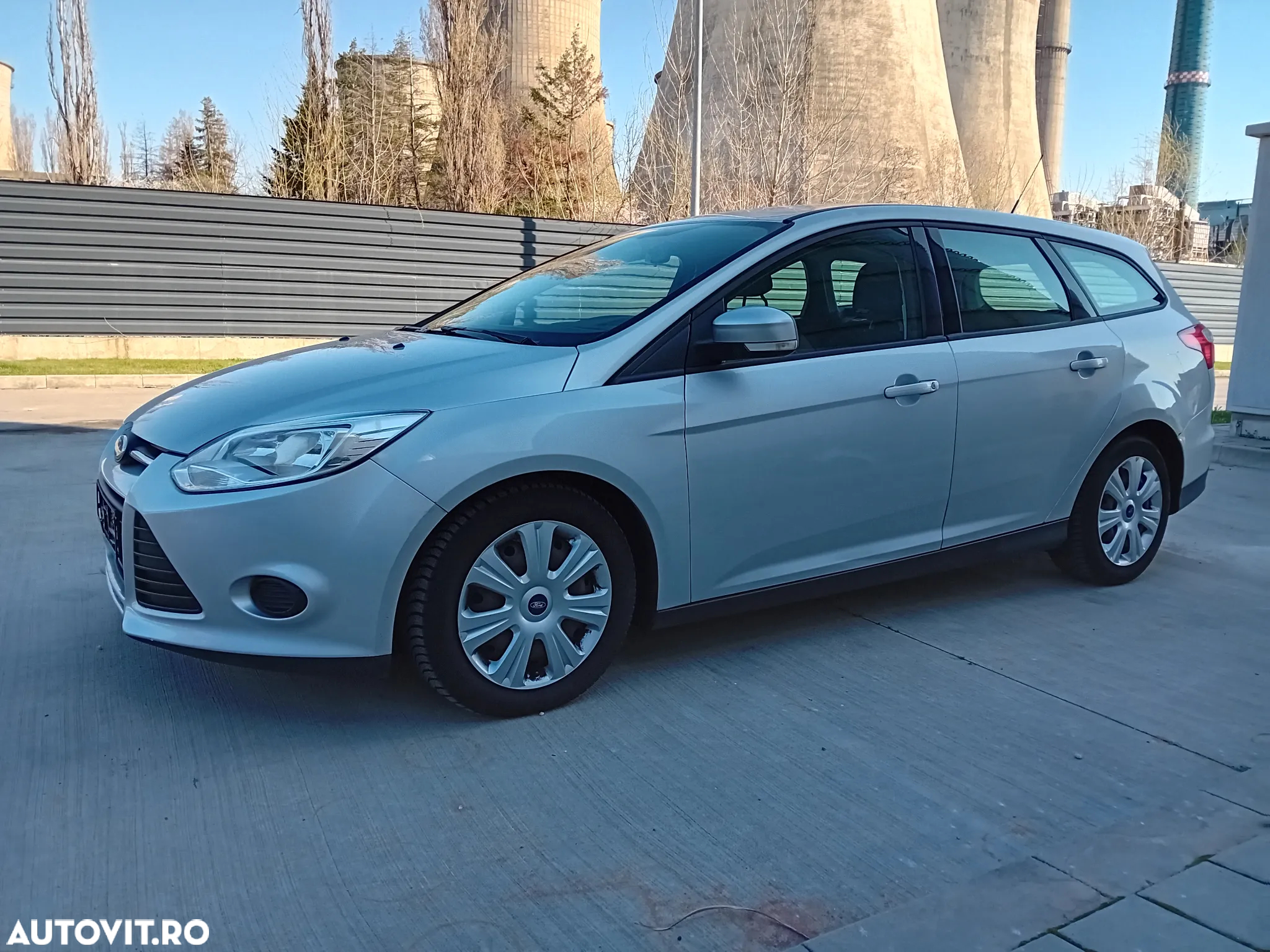 Ford Focus Turnier 1.6 TDCi DPF Start-Stopp-System SYNC Edition - 18