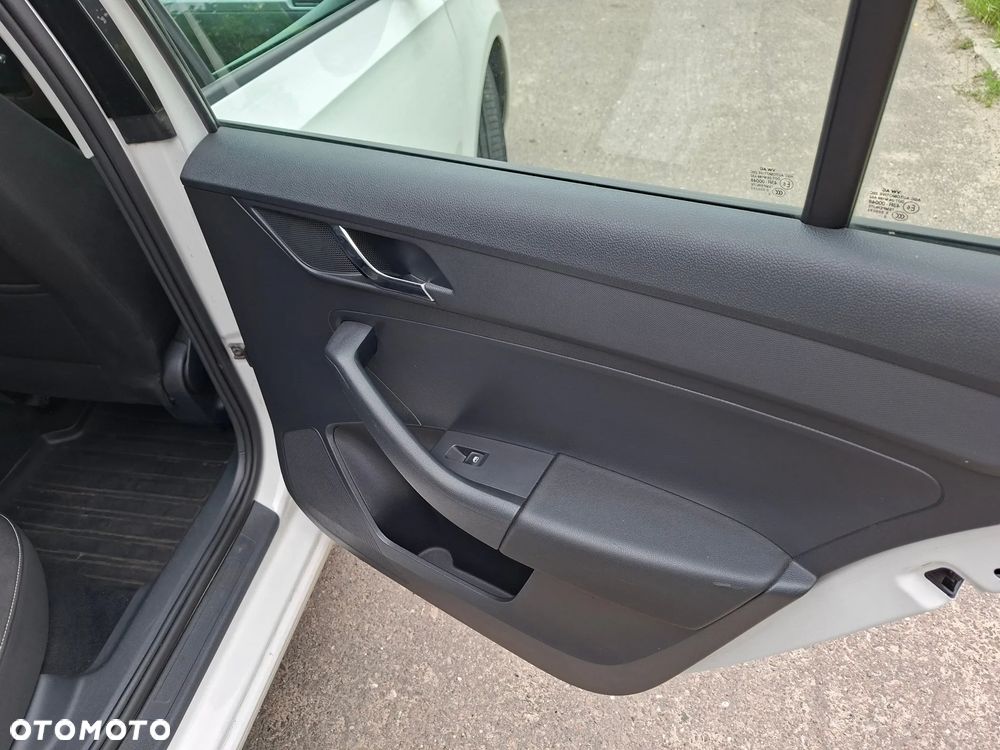 Skoda RAPID 1.6 TDI DPF Ambition - 12