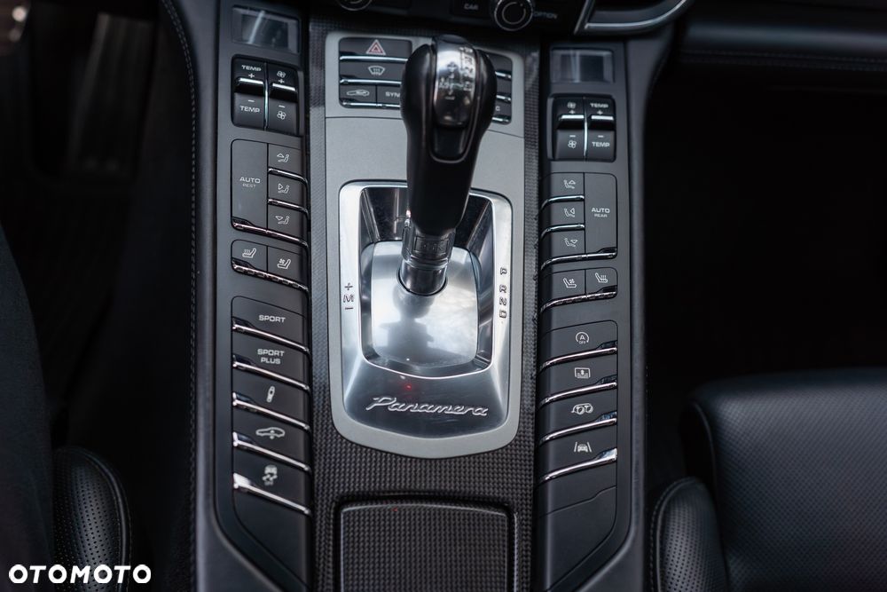 Porsche Panamera Turbo Executive - 25