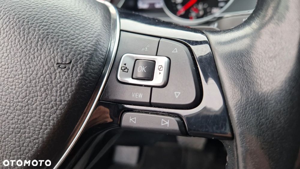 Volkswagen Passat - 32