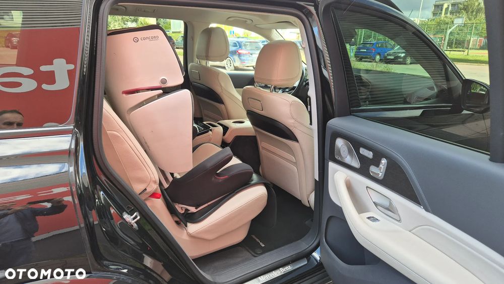 Mercedes-Benz GLS - 12