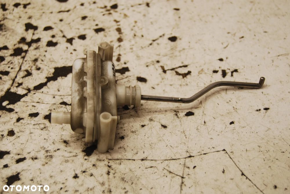 SIŁOWNIK ZAMKA KLAPY BAGAŻNIKA TYŁ TYLNA 3A9862159A VW PASSAT B4 KOMBI - 2