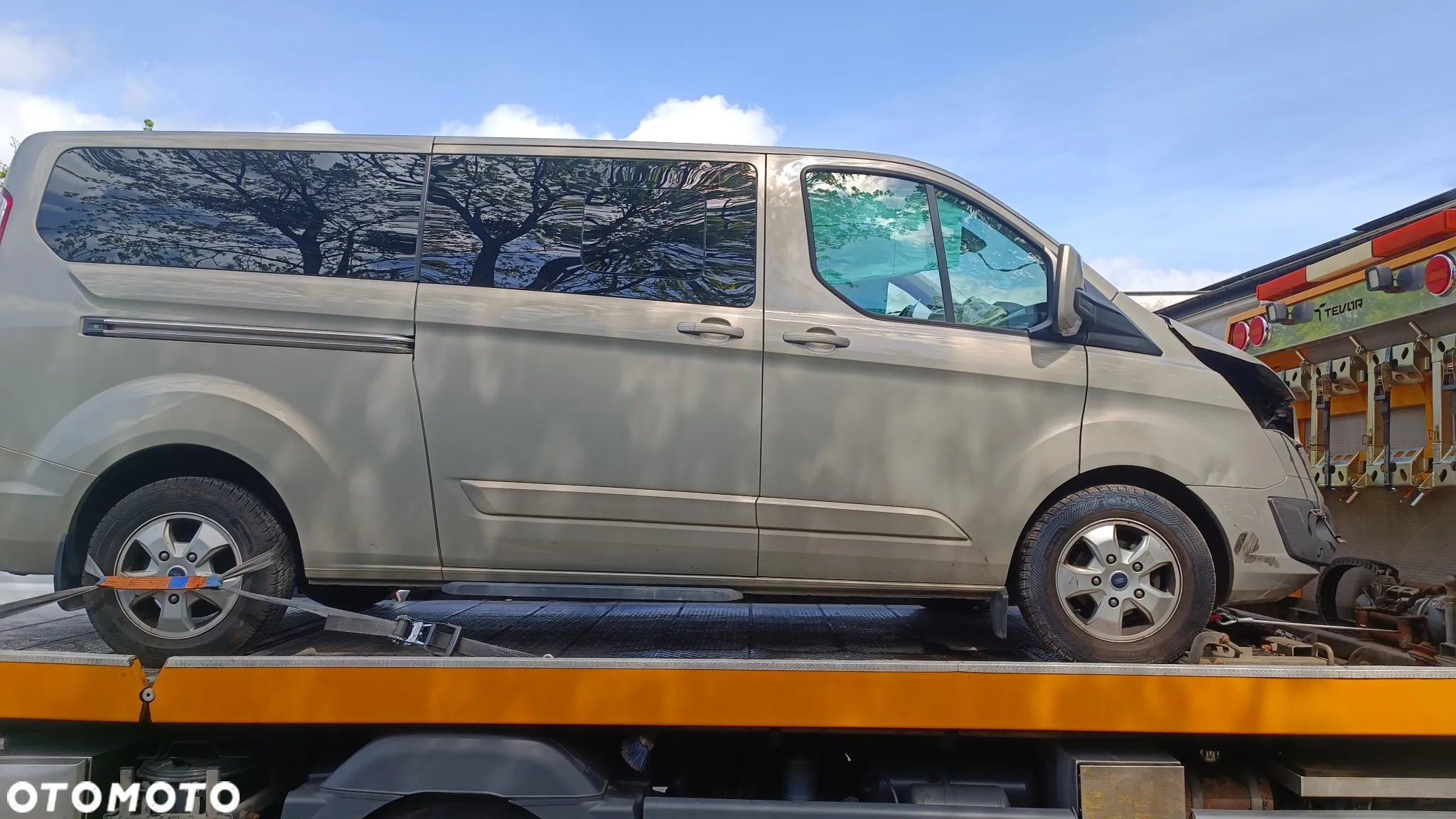 Ford Tourneo Custom - 14