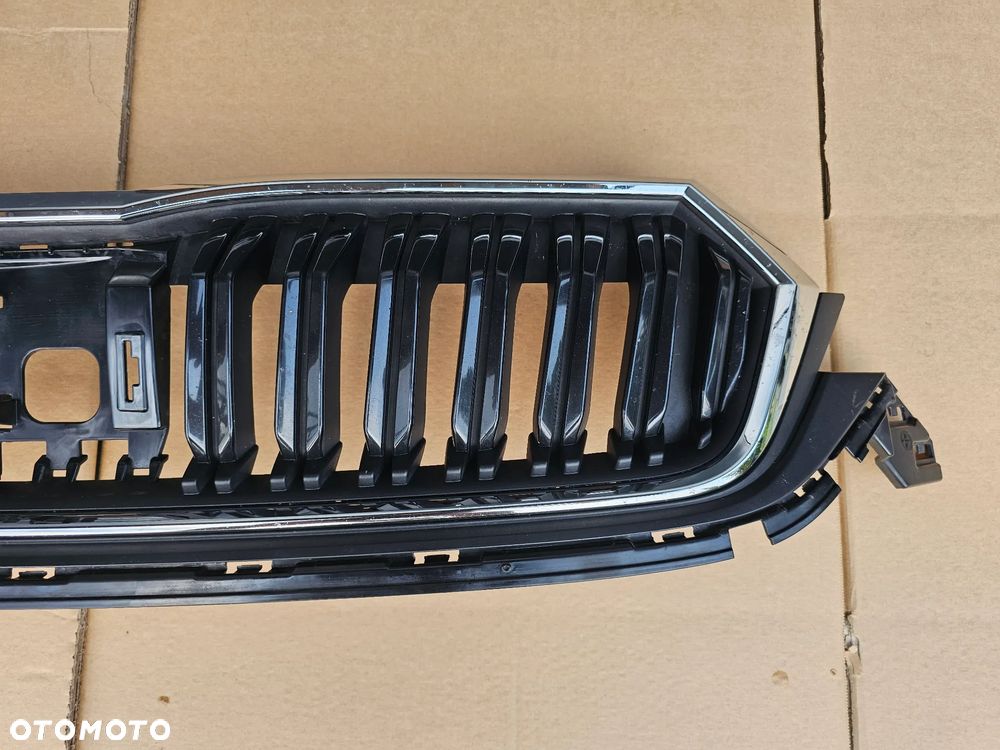 Grill atrapa Skoda Octavia 5E3853653C - 3