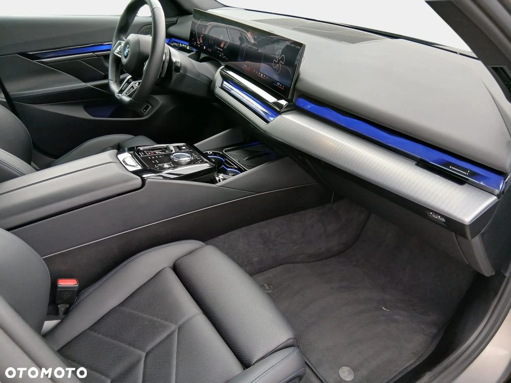 BMW Seria 5 520d xDrive mHEV M Sport - 11