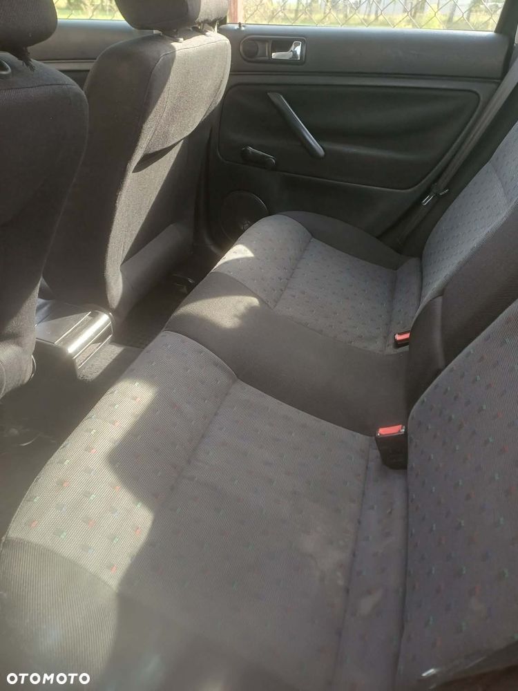 Volkswagen Passat - 8