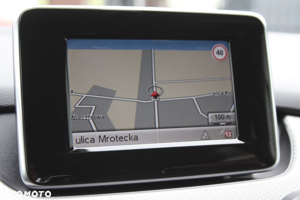 Mercedes-Benz Klasa B 180 Edition - 23