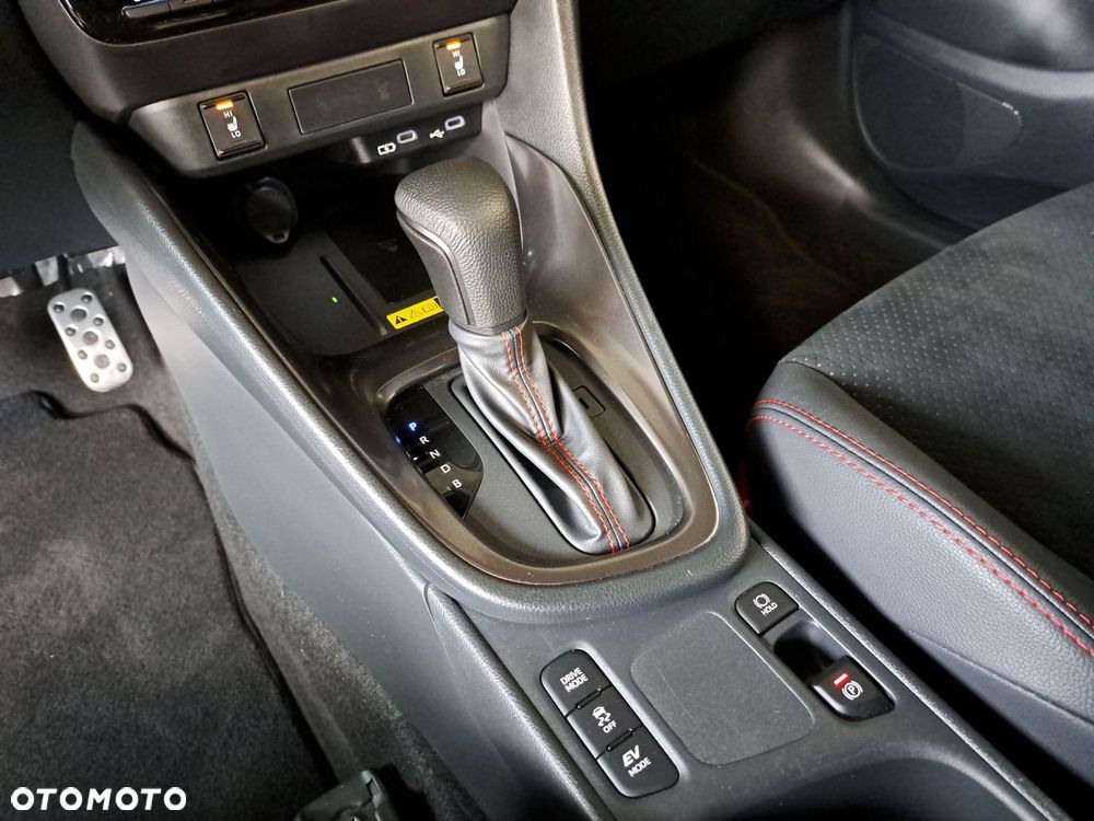 Toyota Yaris Hybrid 1.5 GR Sport - 28