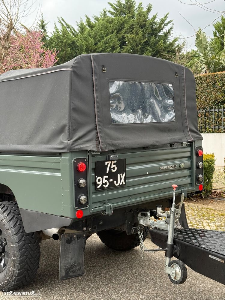 Land Rover Defender 110 SE - 32