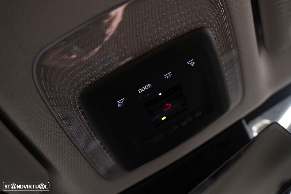 Toyota Prius 2.0 Plug-in Luxury - 45