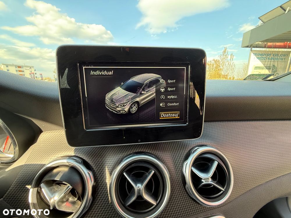 Mercedes-Benz GLA 180 7G-DCT Style - 13