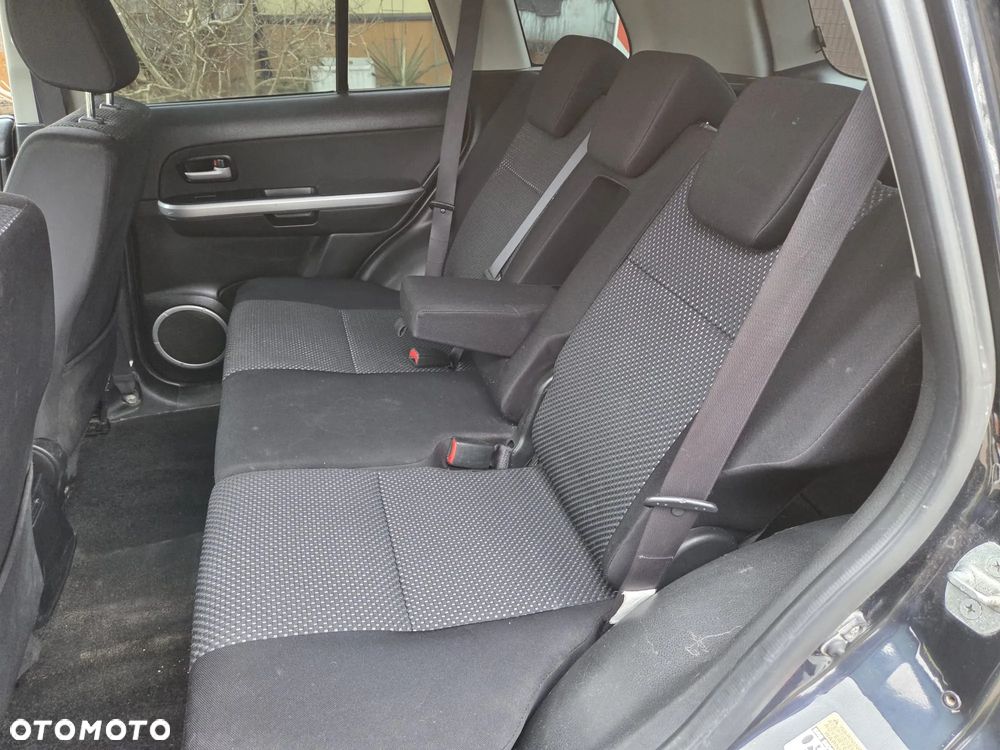 Suzuki Grand Vitara 2.0 Club Family - 14