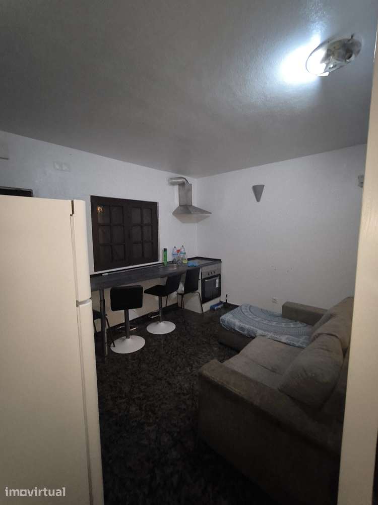 T0 mobilado na Amadora - 9 min a pé dos Comboios CP - Grande imagem: 2/3