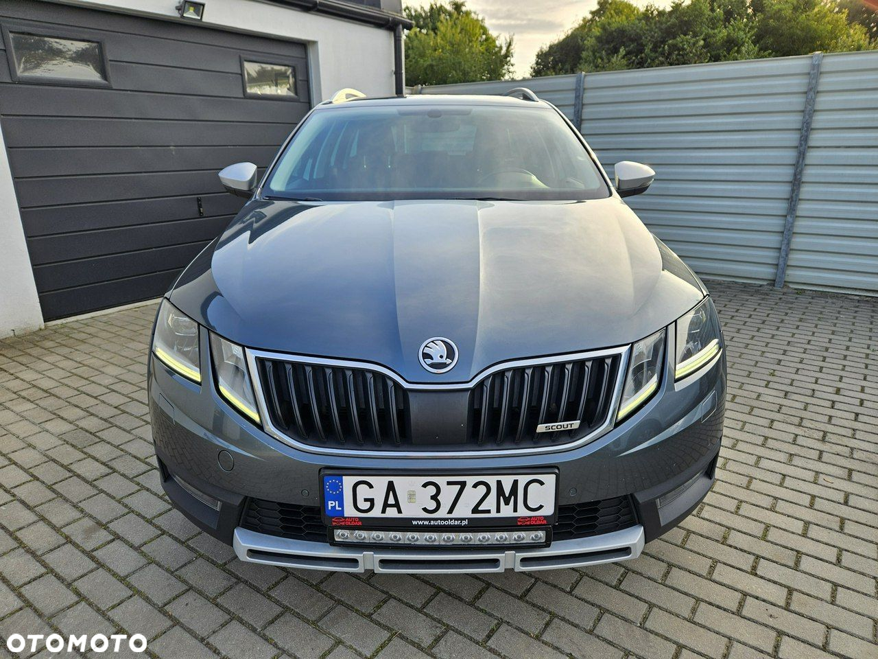 Skoda Octavia Combi 2.0 TDI 4x4 DSG Scout - 9