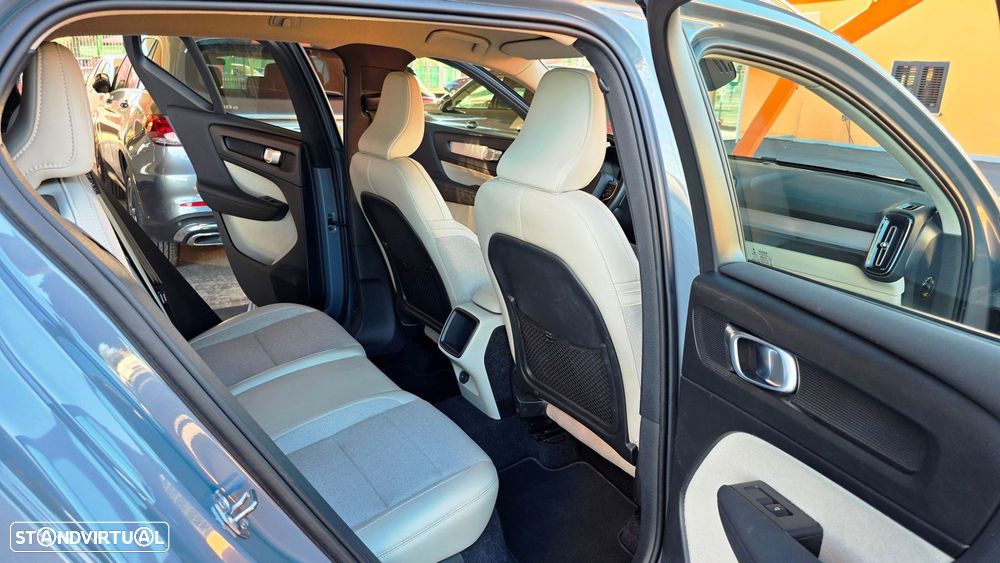 Volvo XC 40 2.0 D3 Momentum Geartronic - 36