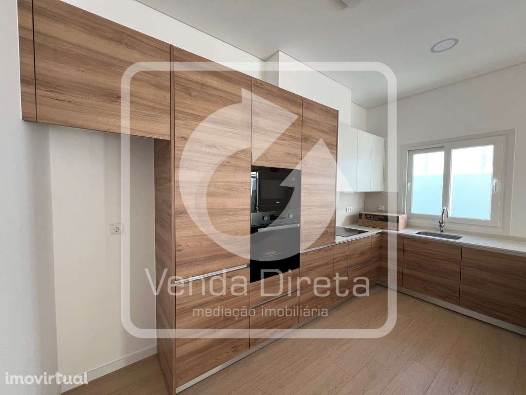 Moradia T4 nova com 3 suítes e piscina privativa em Fernão Ferro - Grande imagem: 3/30