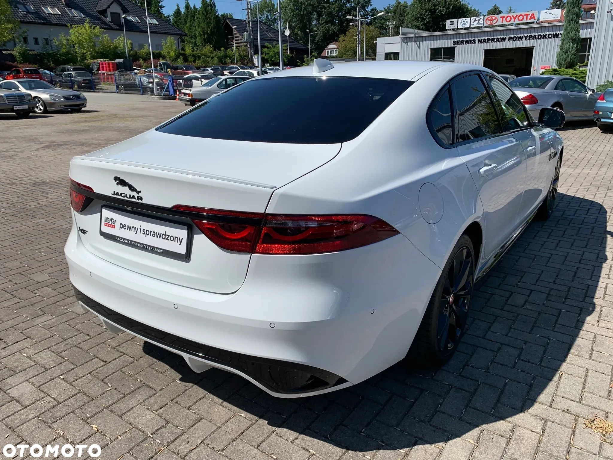 Jaguar XF 2.0 P250 R-Dynamic SE - 8