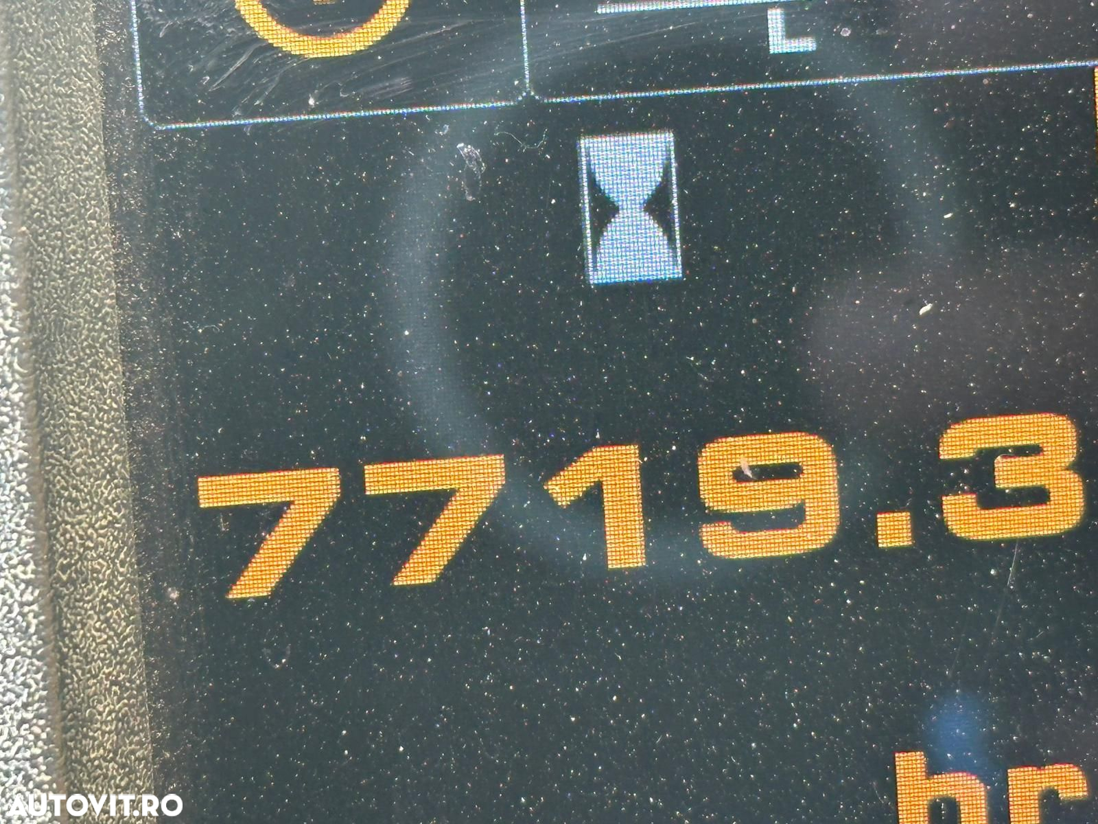 JCB JS220LC Excavator - 4