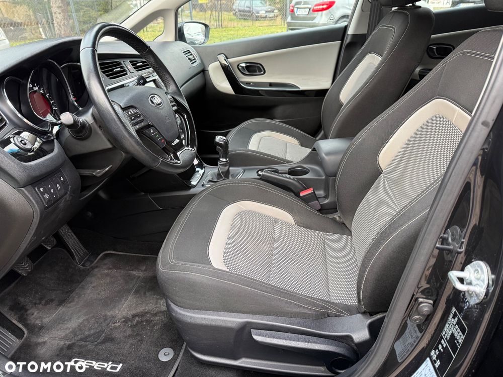 Kia Ceed 1.6 GDI Dream Team Edition - 12