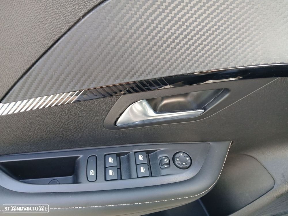 Peugeot 208 1.2 Hybrid Allure e-DCS6 - 19