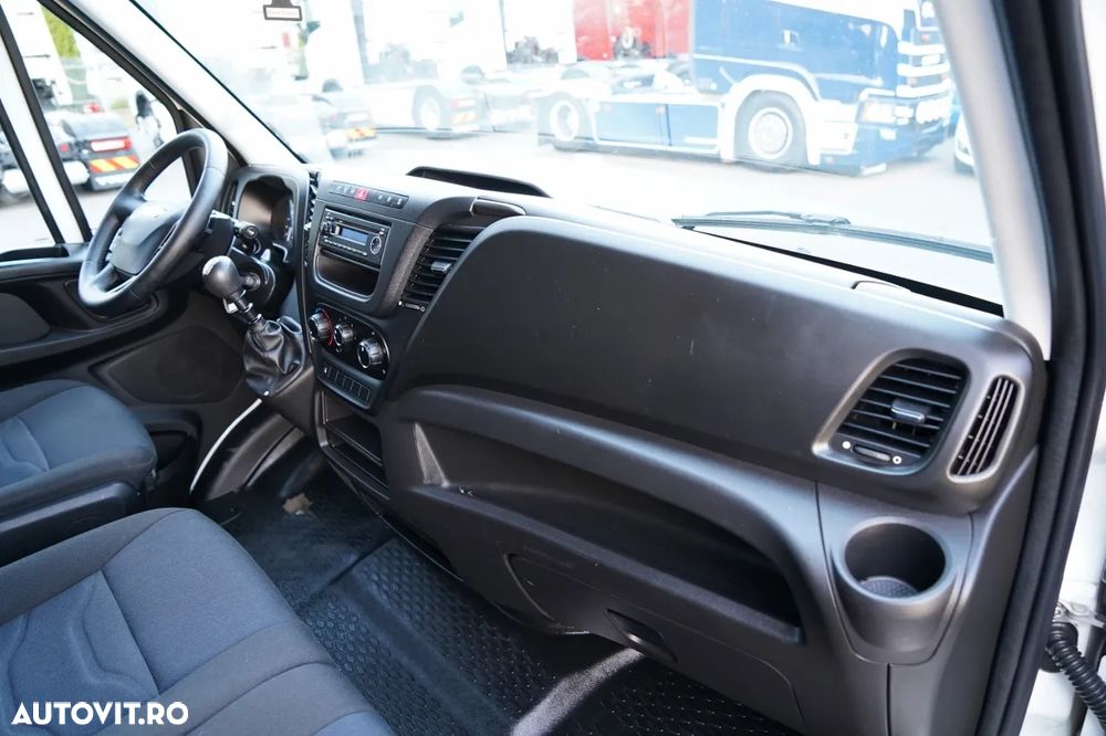 Iveco DAILY 35-140 / CONTAINER / DUBLU / MANUAL / ROLURI / MASĂ NETĂ: 3500 KG / 2017 - 31