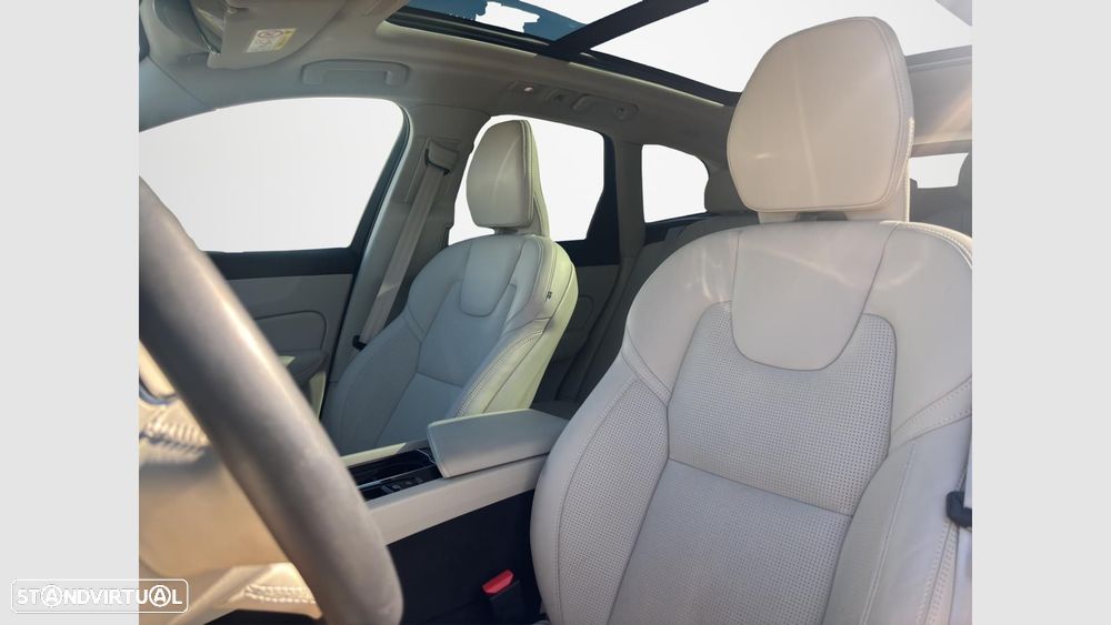 Volvo XC 60 2.0 T6 PHEV Ultra Bright AWD - 12