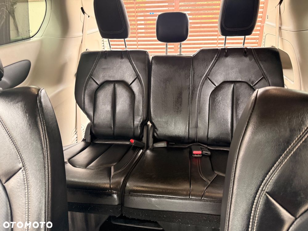 Chrysler Pacifica - 18