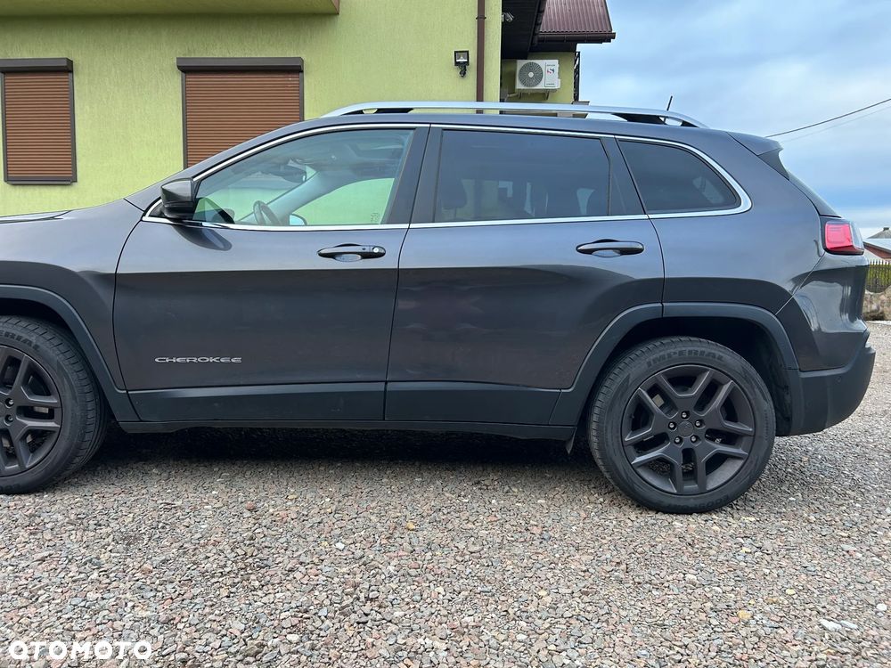 Jeep Cherokee - 1