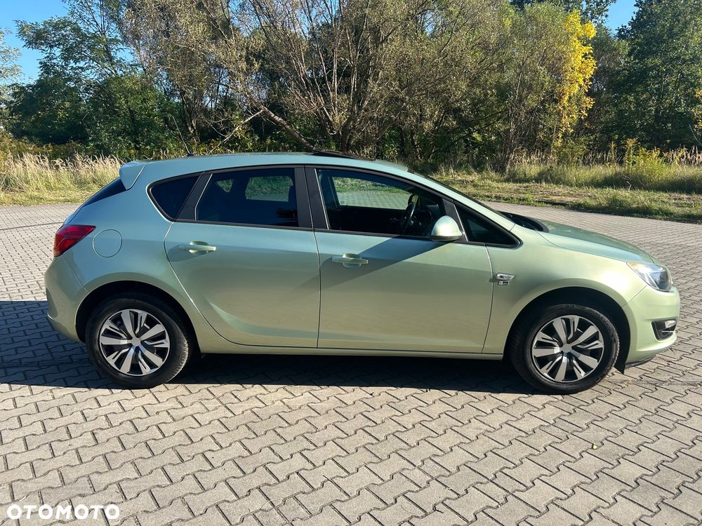 Opel Astra 2012 photo 4