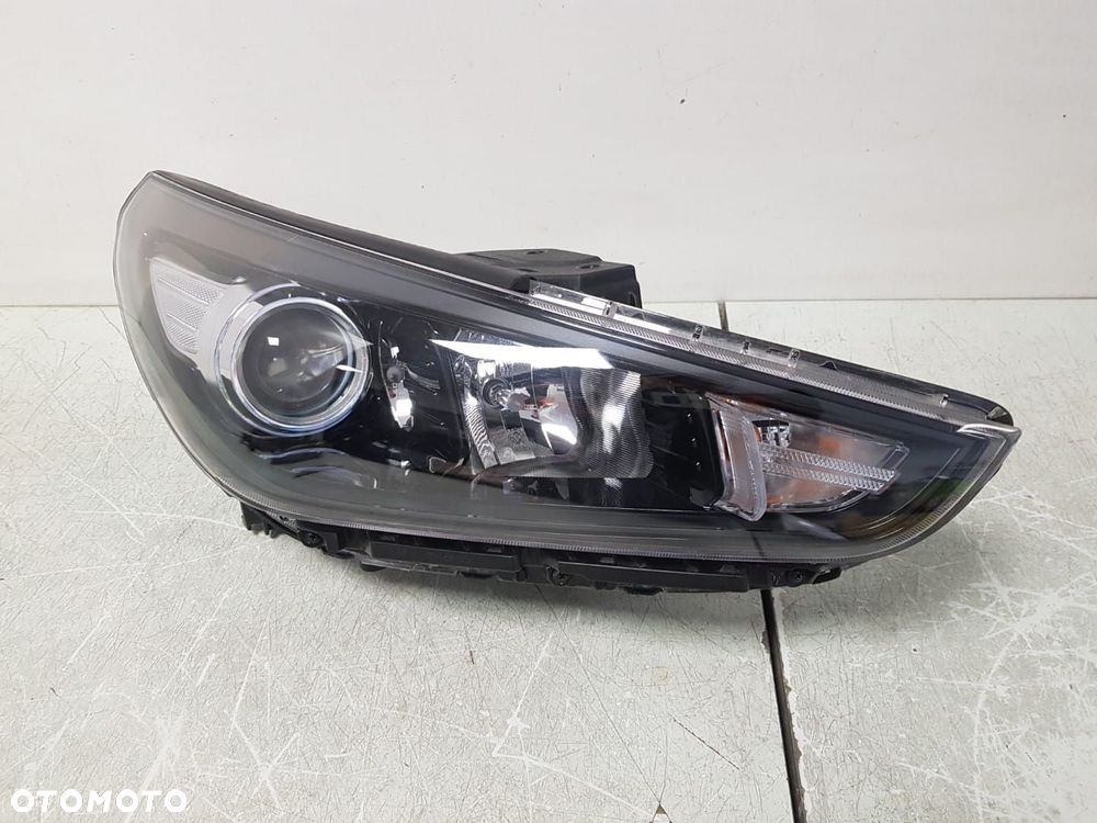 LAMPA PRAWA PRZEDNIA PRZÓD SOCZEWKA HYUNDAI I30 3 III FASTBACK 17- ORYGINAŁ EUROPA CZARNA CIEMNA H7 - 2