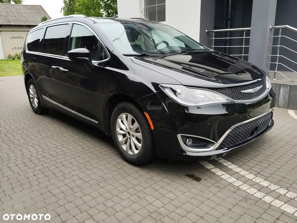 Chrysler Pacifica - 5