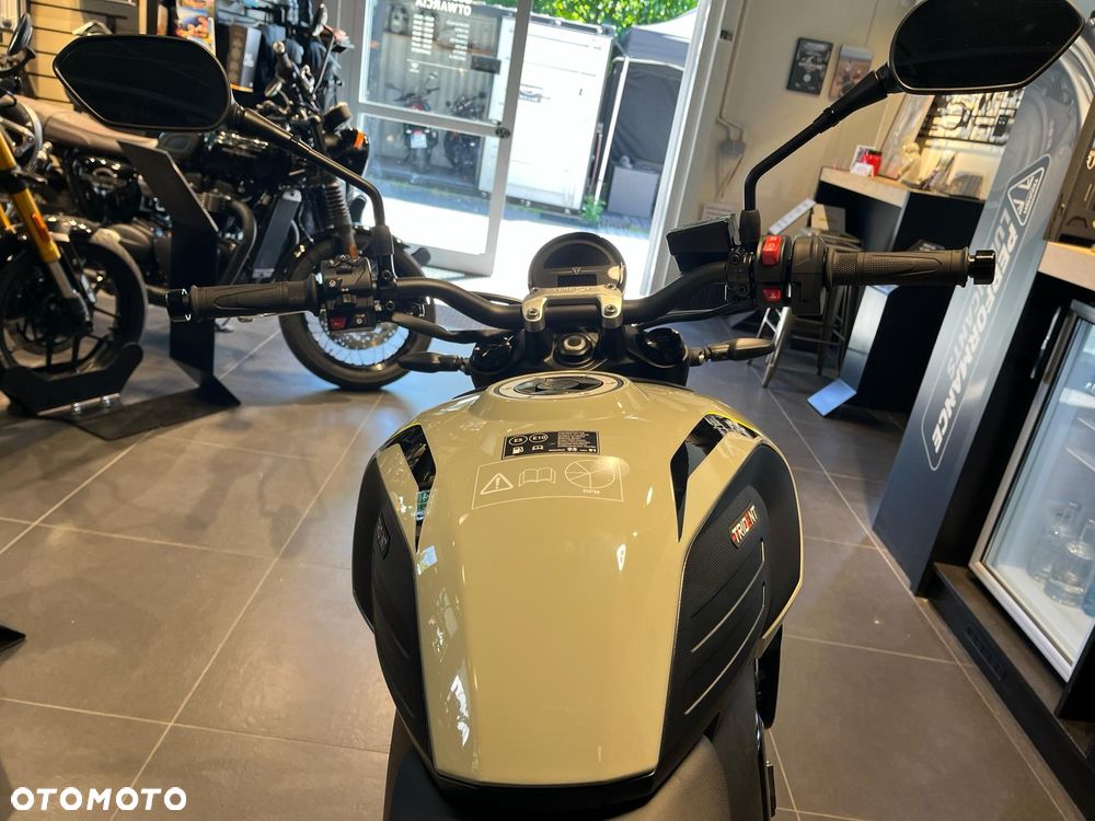 Triumph Trident - 3