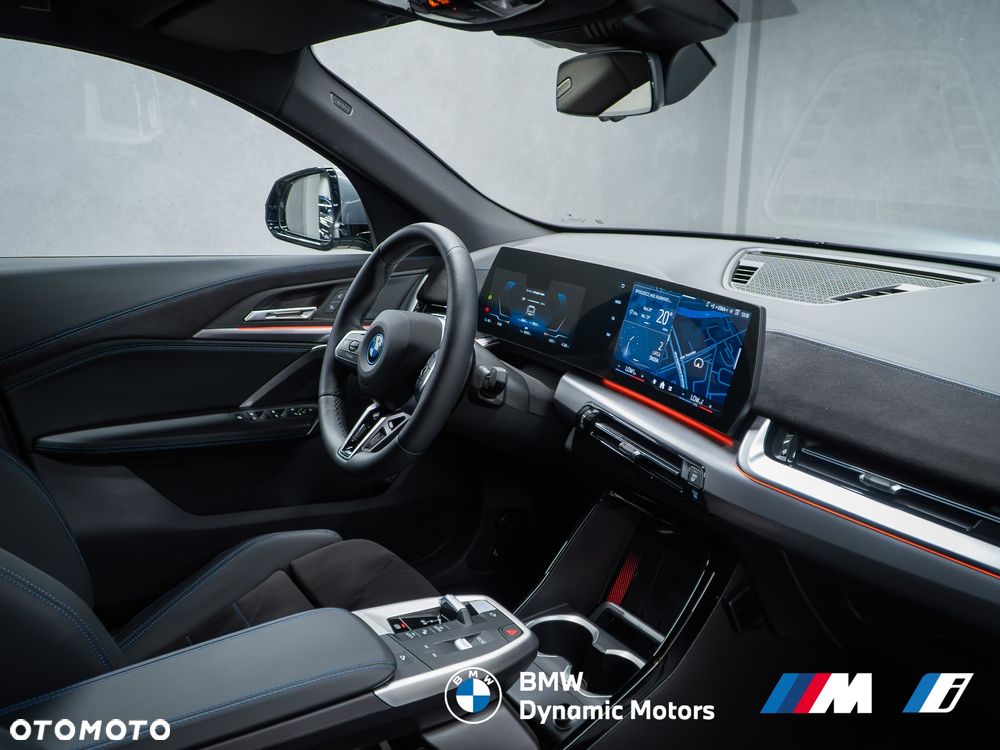 BMW iX2 eDrive20 - 21