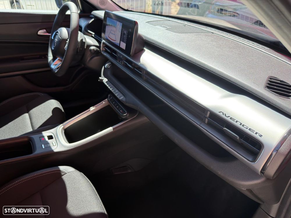 Jeep Avenger 1.2 T3 48V 4xe Hybrid eAWD Auto Upland - 8
