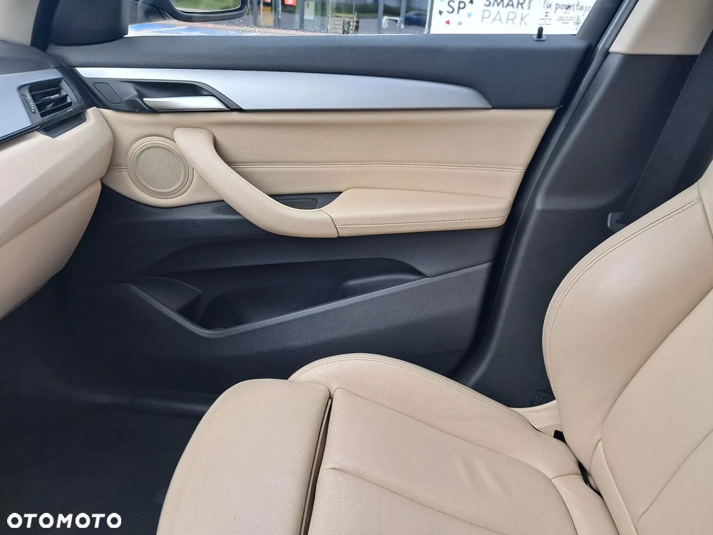 BMW X1 sDrive16d xLine - 17