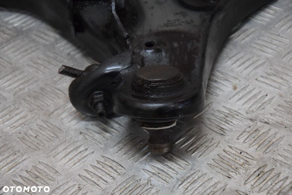 NISSAN PATHFINDER WAHACZ LEWY PRZÓD DÓŁ - 2