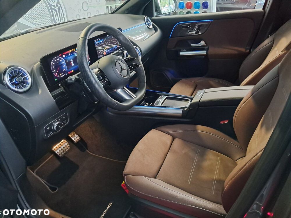 Mercedes-Benz GLA - 31