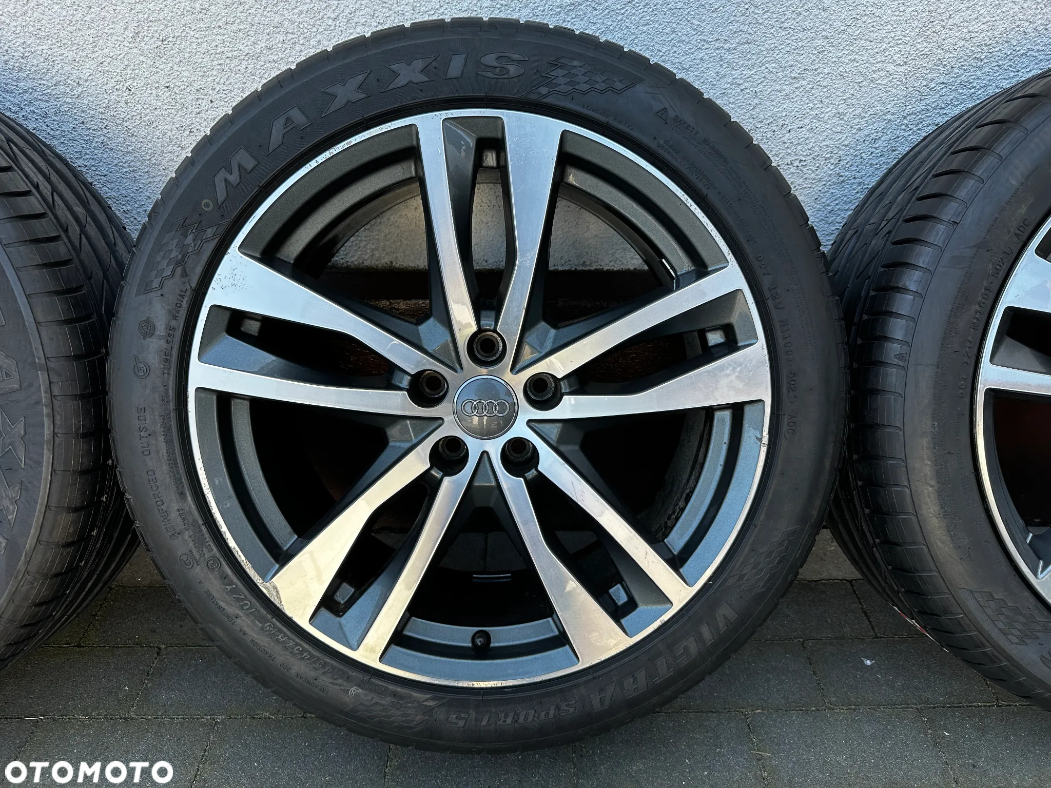 245 45 19 / AUDI Q4 Q5 SQ5 A6 S6 c8 A7 S7 c8 A8 S8 / 4K0 - 5