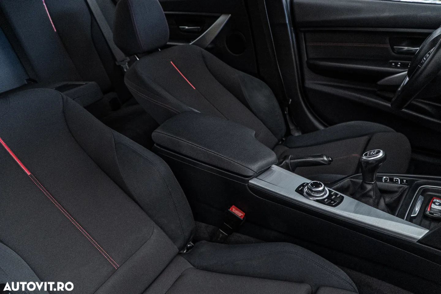 BMW Seria 3 318d Sport Line - 38