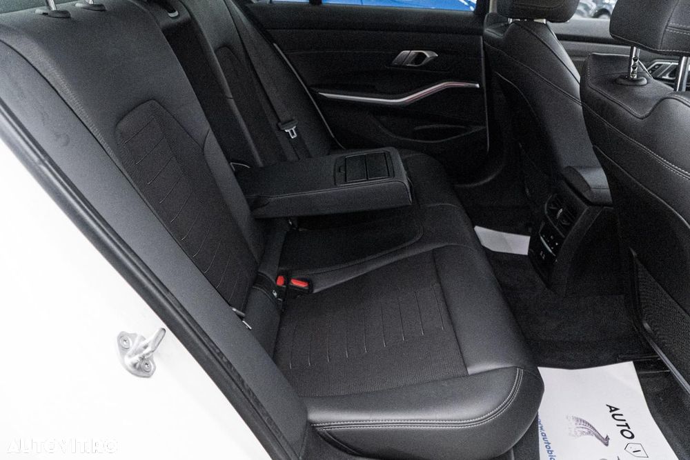 BMW Seria 3 320i Aut. Sport Line - 8